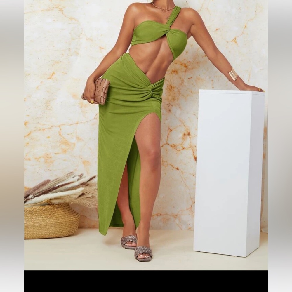 SHEIN BAE One Shoulder Twist Crop Top & Split Thigh Skirt Set